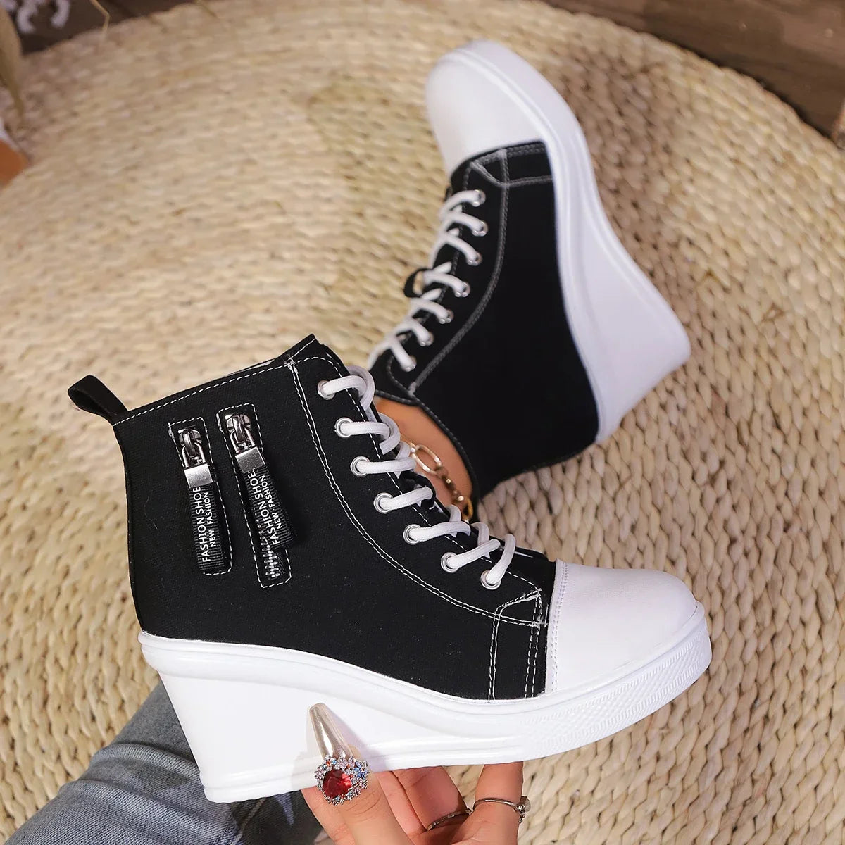 LYZANE | Elegant wedge sneaker met ritssluiting en verborgen hak 1