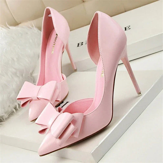 MAELLE | Chique pumps met strikdetail en puntige neus 0