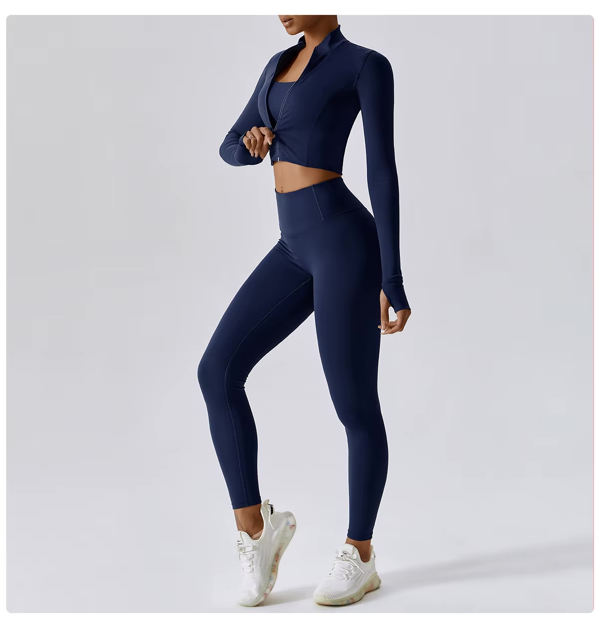 NYRA | Naadloze Sportset met Sculptende Pasvorm en Ademend Comfort 7