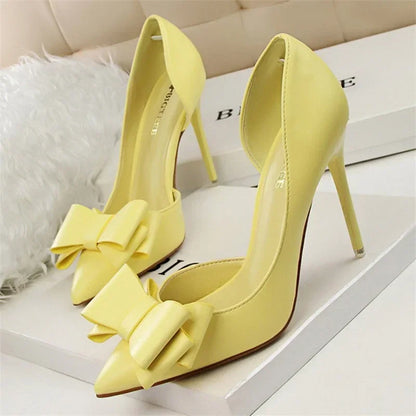 MAELLE | Chique pumps met strikdetail en puntige neus
