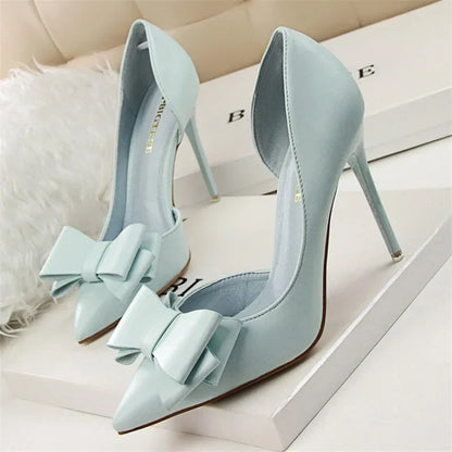 MAELLE | Chique pumps met strikdetail en puntige neus