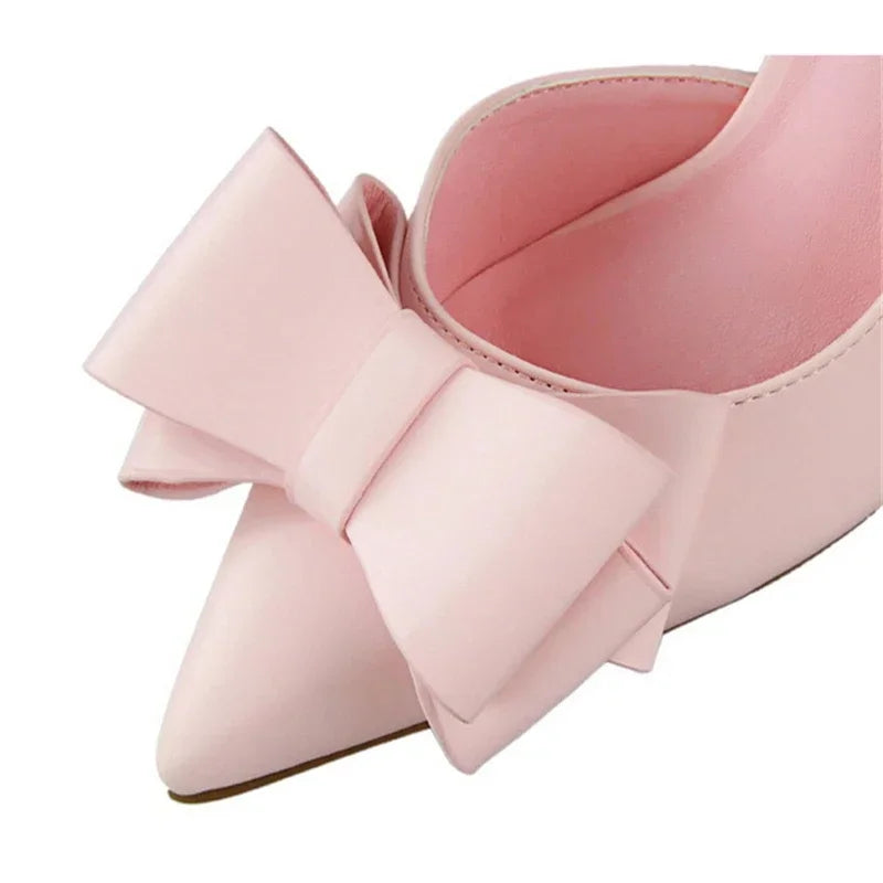 MAELLE | Chique pumps met strikdetail en puntige neus