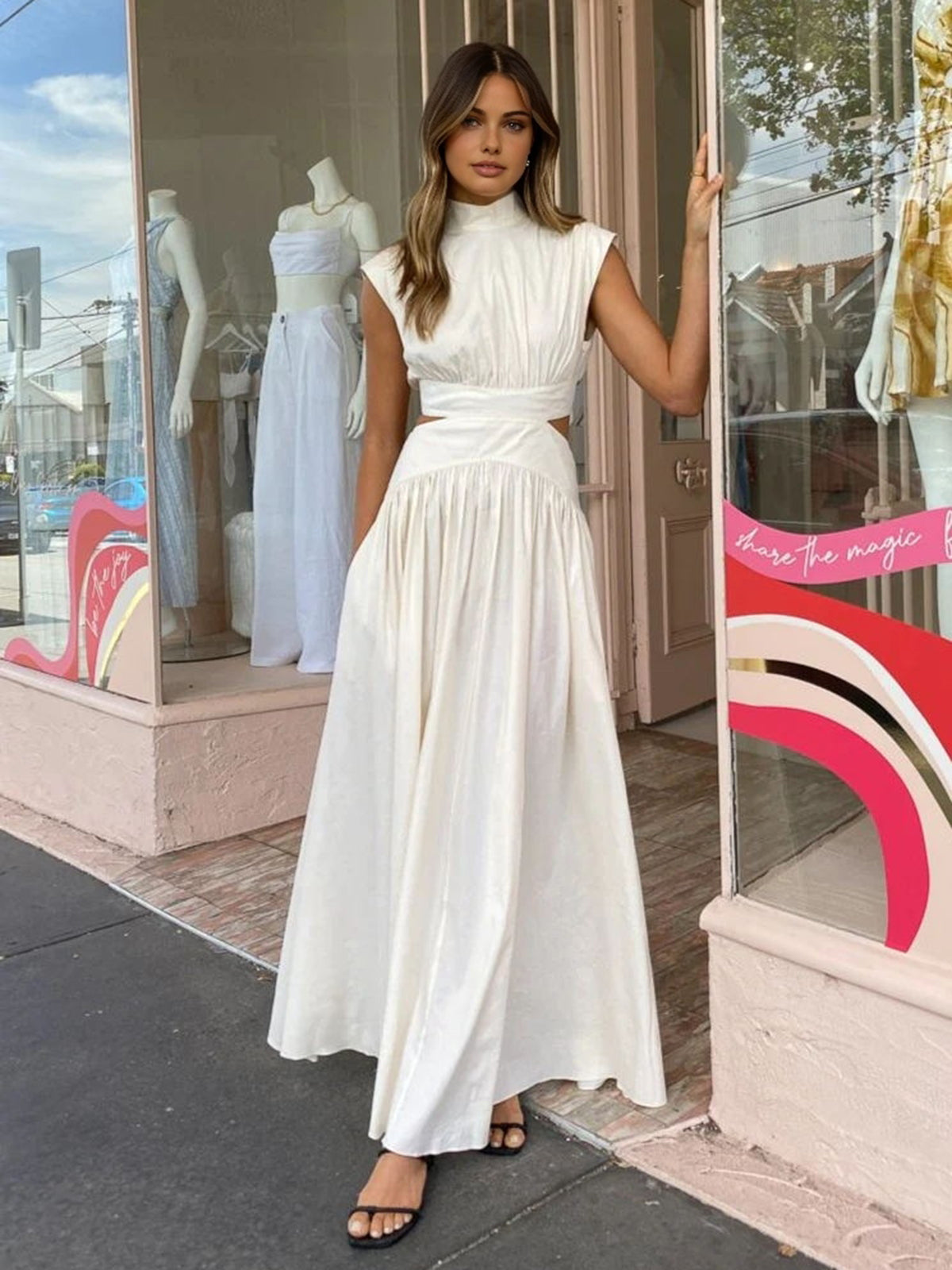 SALVINA | Maxi-jurk met Cut-out Rug en Plooidetail 1