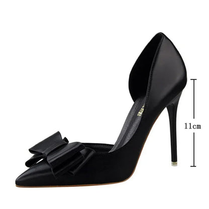 MAELLE | Chique pumps met strikdetail en puntige neus
