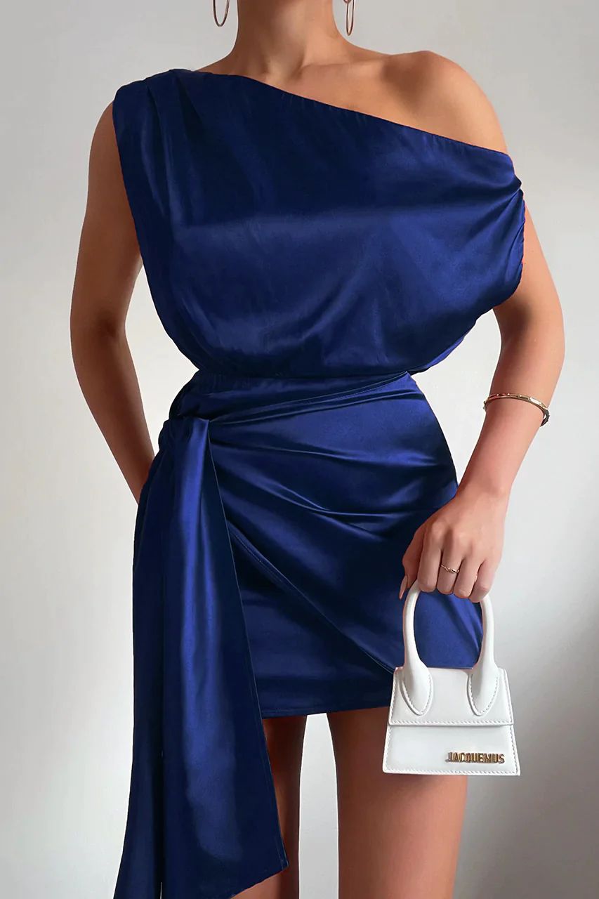 Virella | One Shoulder Mini Jurk met Satijnen Glans 0