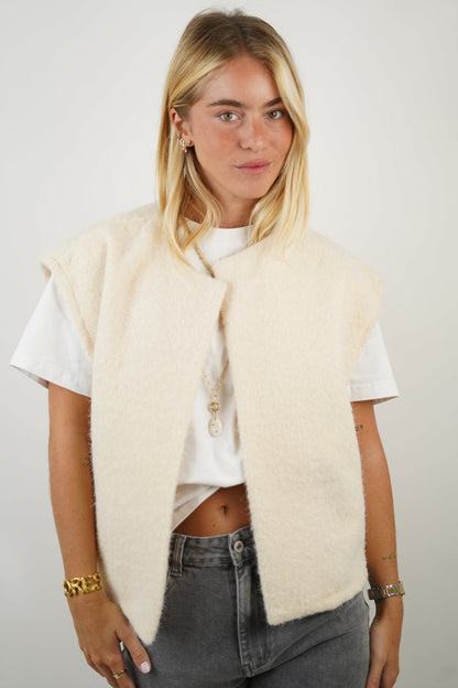 YANELA | Luxe Mohair Vest 11