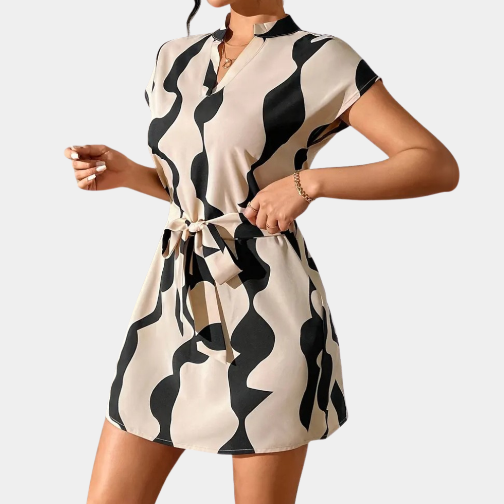 ARILDA | Klassieke Mini Jurk met Bandaccent