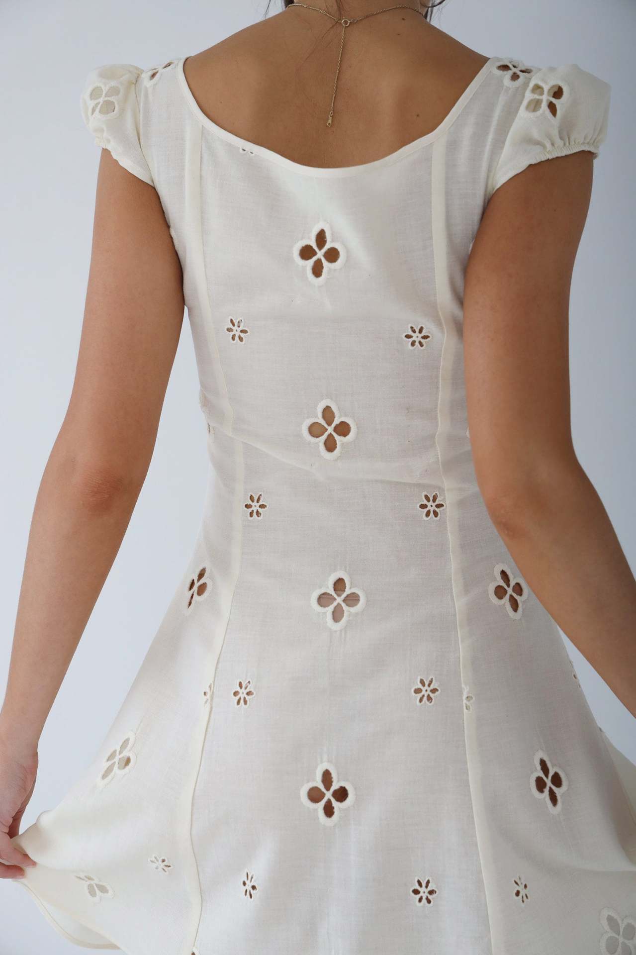 Isabella - Vintage Geborduurde Fishtail Midi-jurk | Romantisch, Elegant & Ademend