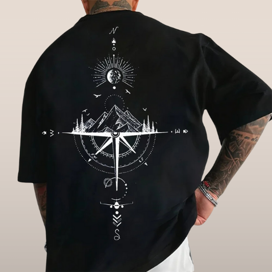 NORDYN | T-shirt met grafische rugprint – Outdoor Kompasdesign