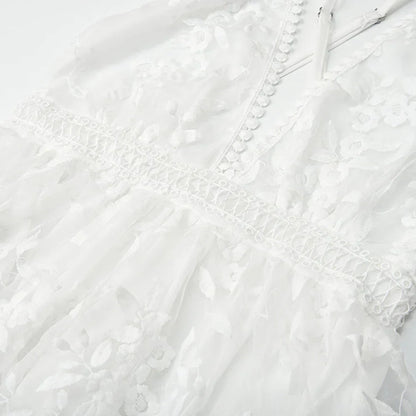 FIORELLA | Witte kanten jurk met bloemenborduursels