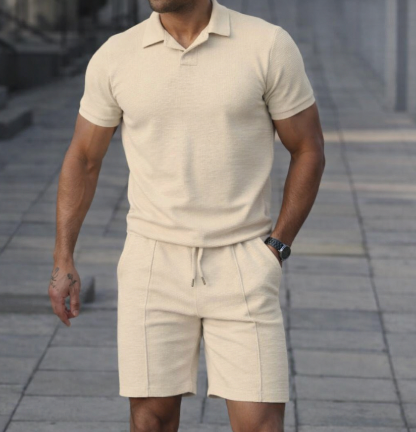 Beige heren polo & shorts set – minimalistische zomerset met relaxte uitstraling