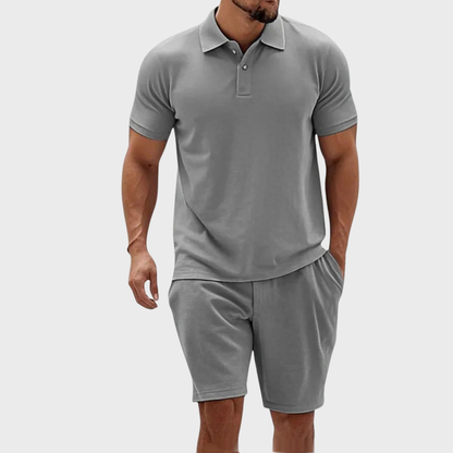 Beige heren polo & shorts set – minimalistische zomerset met relaxte uitstraling
