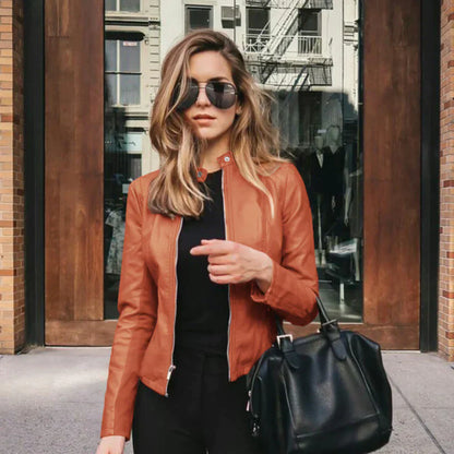 RAINE | Tijdloos leren damesjack met moderne flair