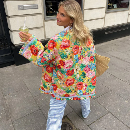 MIRELLA | Gewatteerde bloemenjas met houten knopen